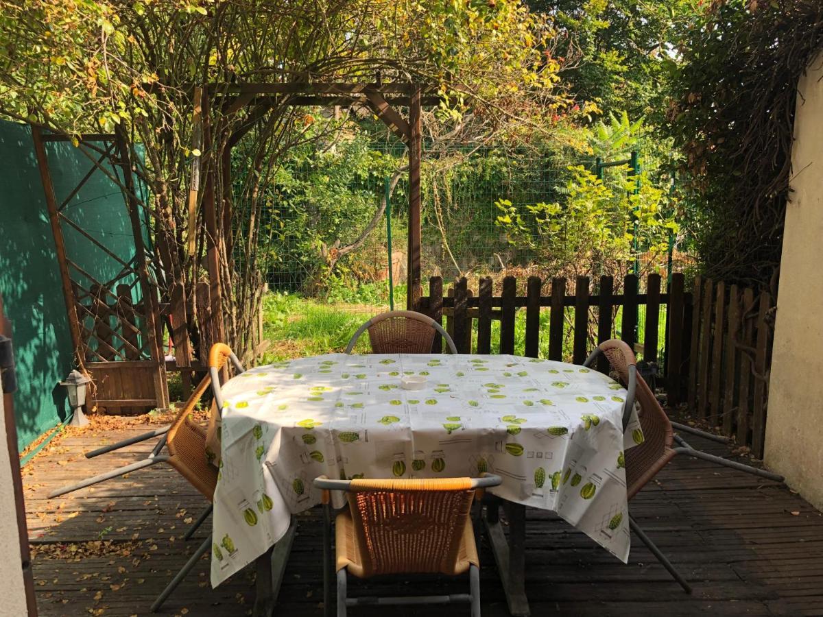 F2 Avec Terrasse Apartment Saint-Denis  Luaran gambar