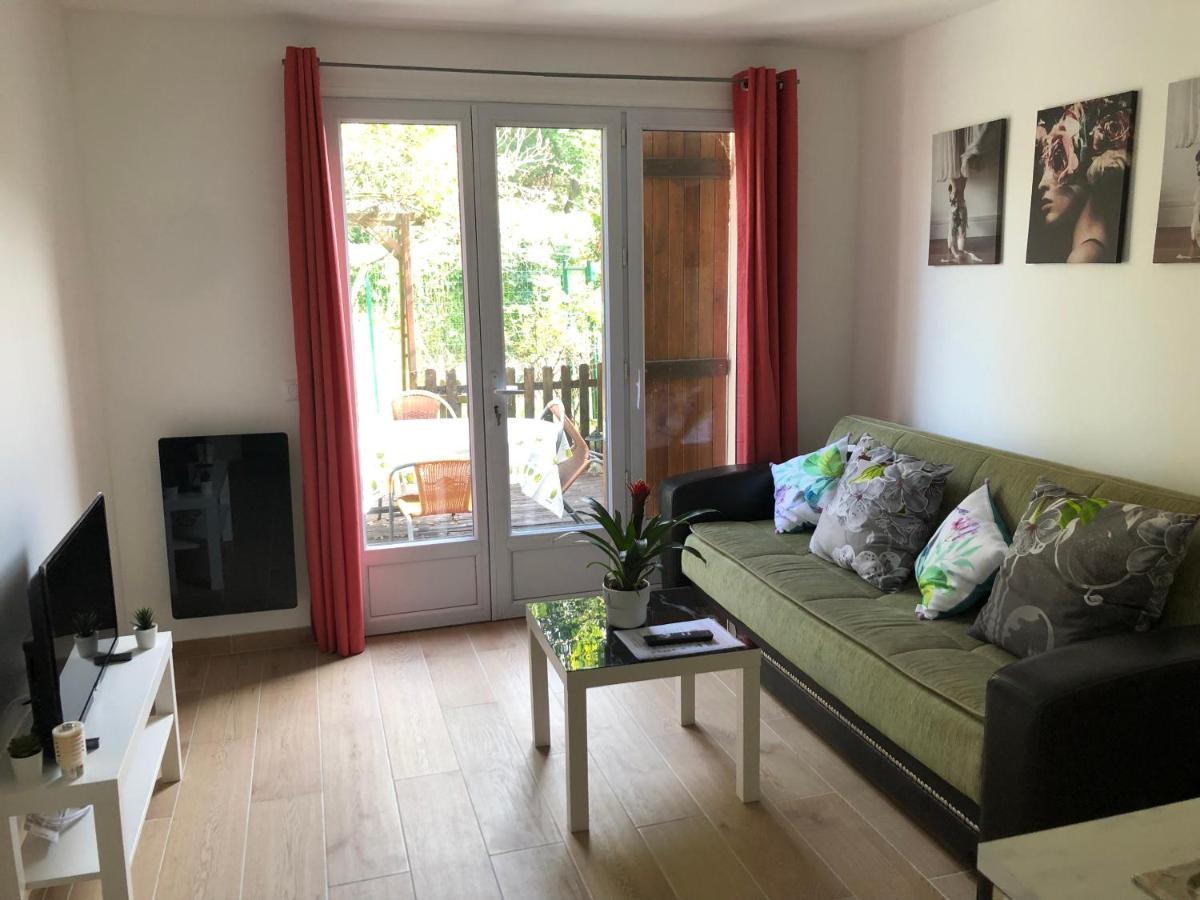 F2 Avec Terrasse Apartment Saint-Denis  Luaran gambar